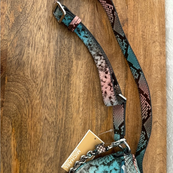 Michael Kors Slater Leather Ocean Blue Multi Snake Print Sling Pack MSGR Bag NWT - Picture 4 of 11